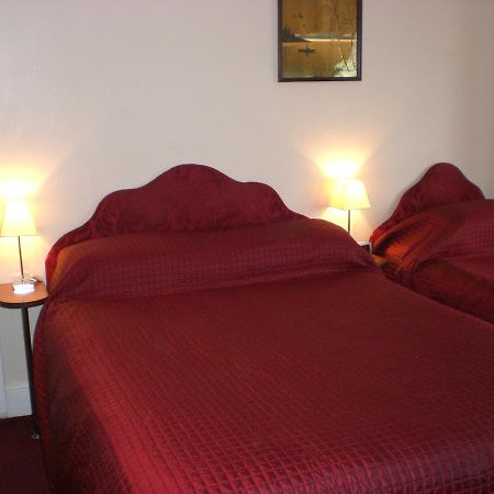 Melville Lodge Gatwick Horley Phòng bức ảnh