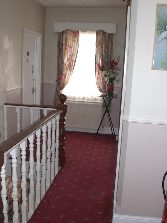 Melville Lodge Gatwick Horley Ngoại thất bức ảnh