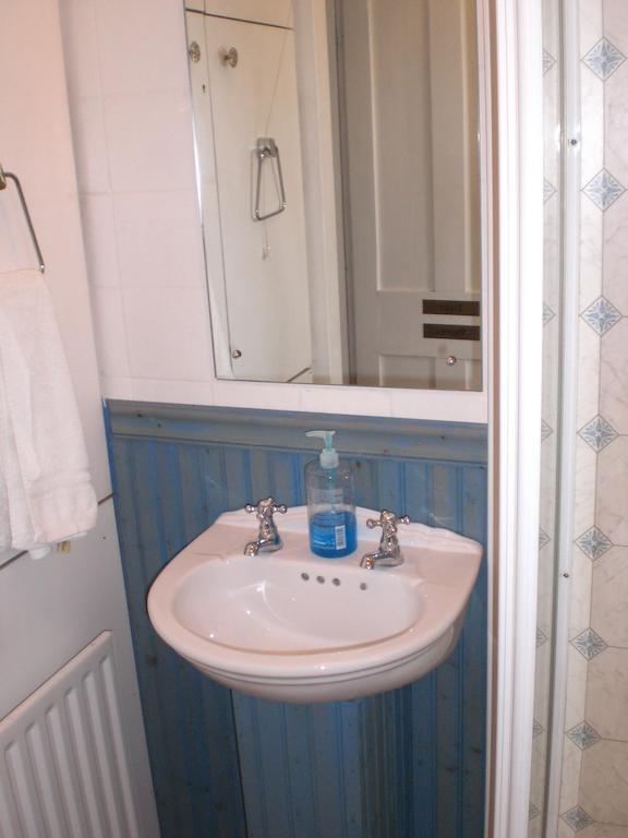 Melville Lodge Gatwick Horley Phòng bức ảnh