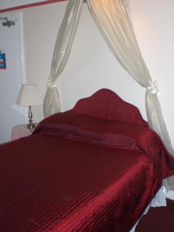 Melville Lodge Gatwick Horley Ngoại thất bức ảnh