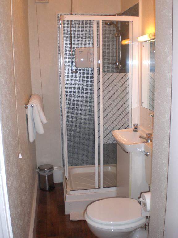 Melville Lodge Gatwick Horley Phòng bức ảnh