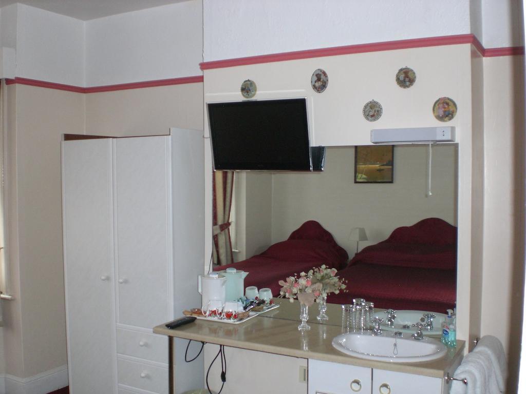 Melville Lodge Gatwick Horley Phòng bức ảnh