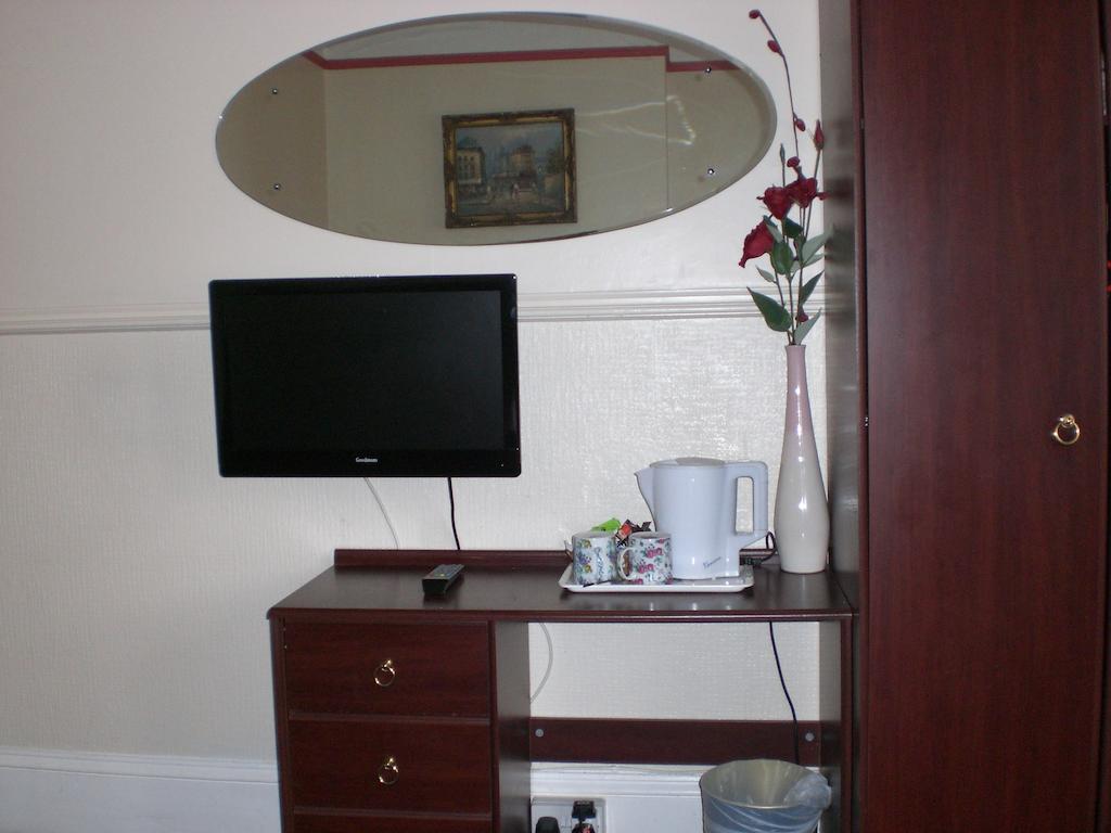 Melville Lodge Gatwick Horley Phòng bức ảnh
