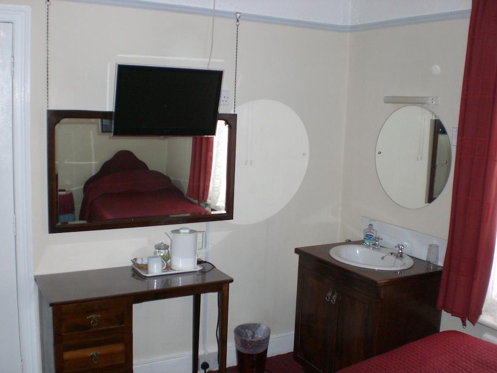 Melville Lodge Gatwick Horley Ngoại thất bức ảnh