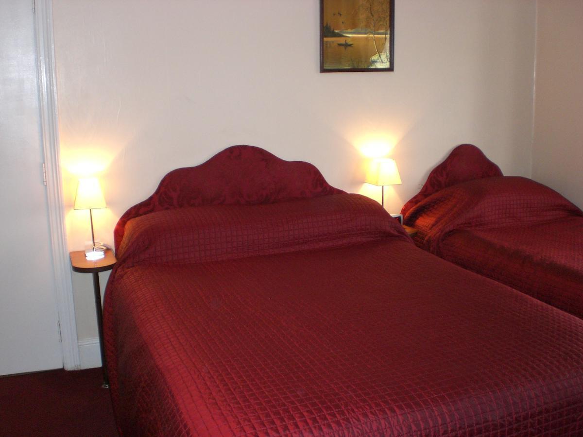 Melville Lodge Gatwick Horley Phòng bức ảnh
