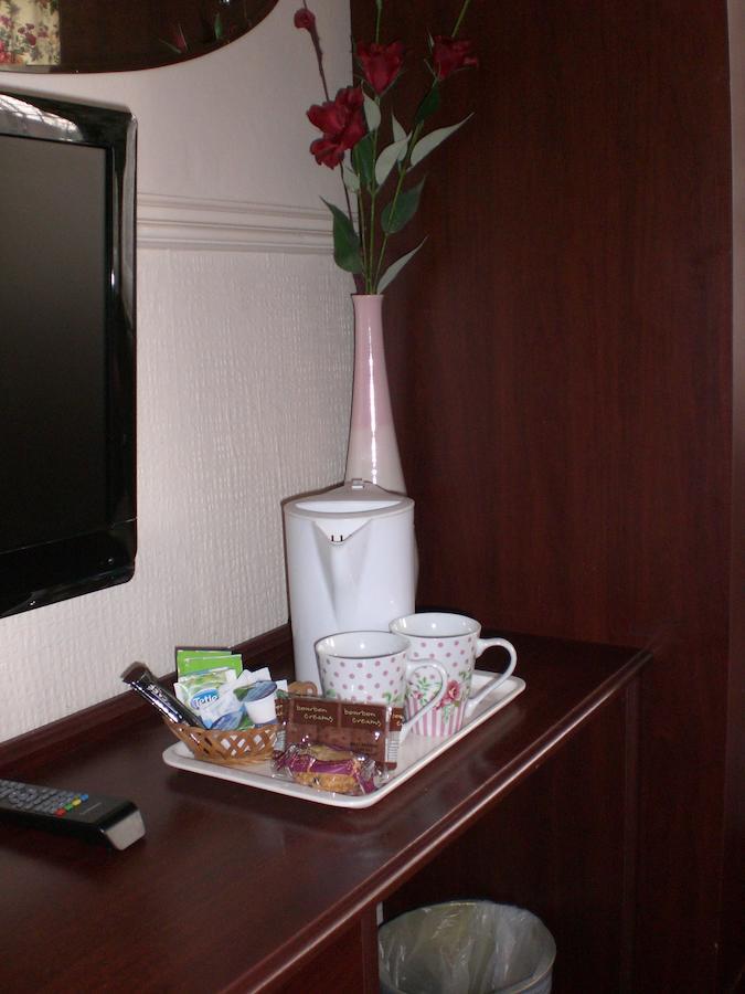 Melville Lodge Gatwick Horley Phòng bức ảnh